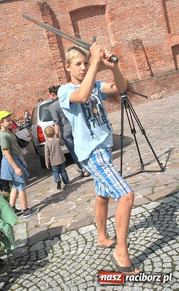 Zdjęcie w galerii na portalu naszraciborz.pl: Jak powstaje zbroja, czyli warsztaty płatnerskie na Zamku Piastowskim wiadomości z regionu