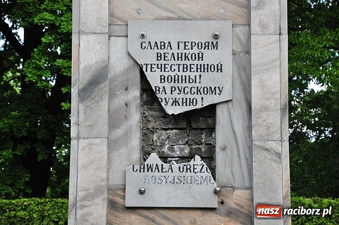 Zdjęcie w galerii na portalu naszraciborz.pl: Pomnik żołnierzy radzieckich jest odnawiany! wiadomości z regionu