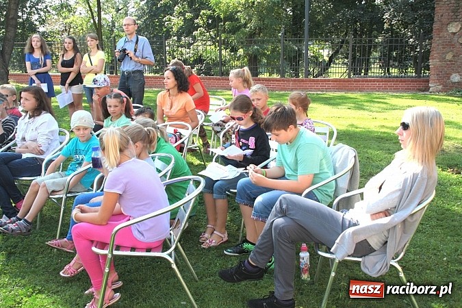 Zdjęcie w galerii na portalu naszraciborz.pl: Zamkowe Zuchy na spotkaniu z alchemią wiadomości z regionu