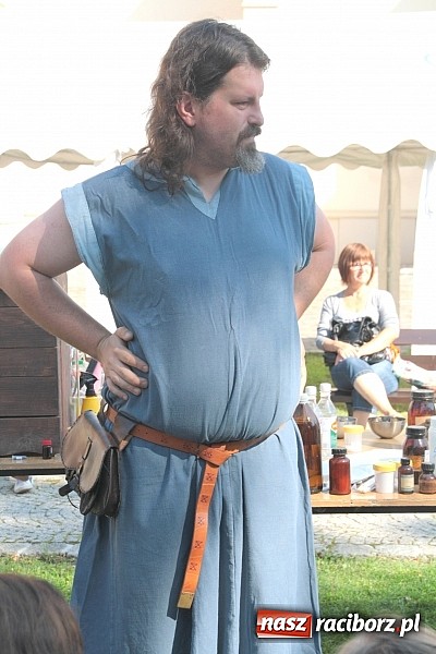 Zdjęcie w galerii na portalu naszraciborz.pl: Zamkowe Zuchy na spotkaniu z alchemią wiadomości z regionu