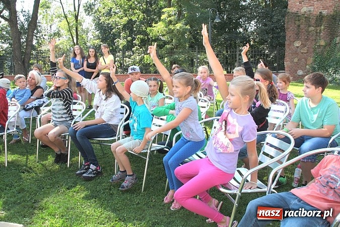 Zdjęcie w galerii na portalu naszraciborz.pl: Zamkowe Zuchy na spotkaniu z alchemią wiadomości z regionu