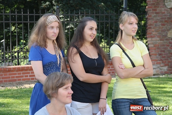 Zdjęcie w galerii na portalu naszraciborz.pl: Zamkowe Zuchy na spotkaniu z alchemią wiadomości z regionu