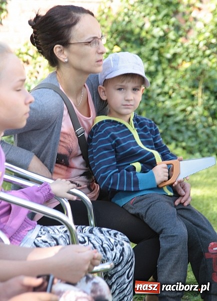 Zdjęcie w galerii na portalu naszraciborz.pl: Zamkowe Zuchy na spotkaniu z alchemią wiadomości z regionu