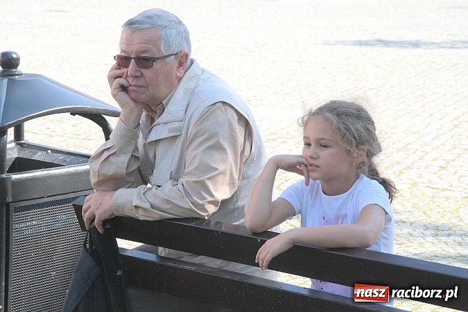 Zdjęcie w galerii na portalu naszraciborz.pl: Zamkowe Zuchy na spotkaniu z alchemią wiadomości z regionu