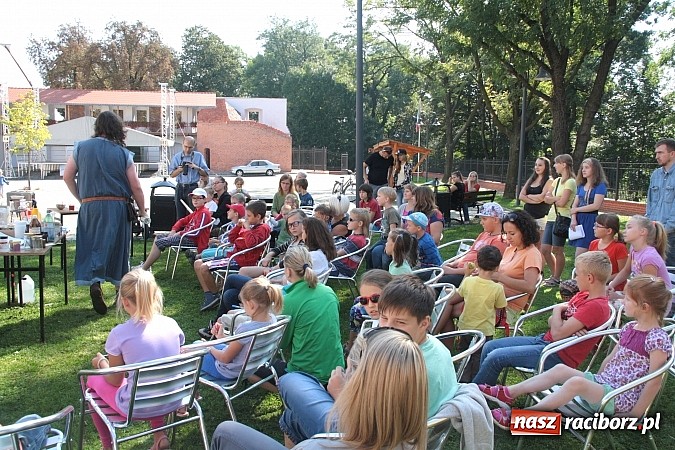 Zdjęcie w galerii na portalu naszraciborz.pl: Zamkowe Zuchy na spotkaniu z alchemią wiadomości z regionu