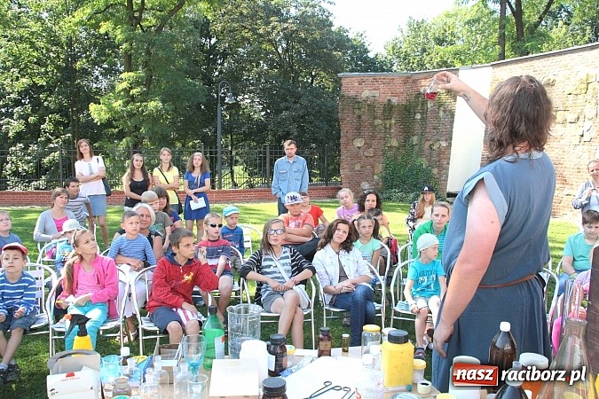 Zdjęcie w galerii na portalu naszraciborz.pl: Zamkowe Zuchy na spotkaniu z alchemią wiadomości z regionu