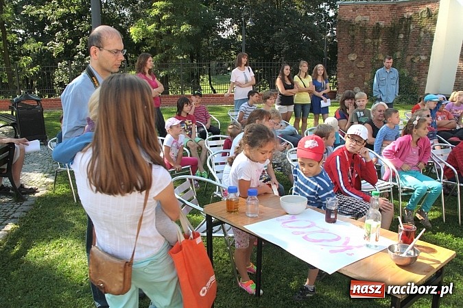 Zdjęcie w galerii na portalu naszraciborz.pl: Zamkowe Zuchy na spotkaniu z alchemią wiadomości z regionu