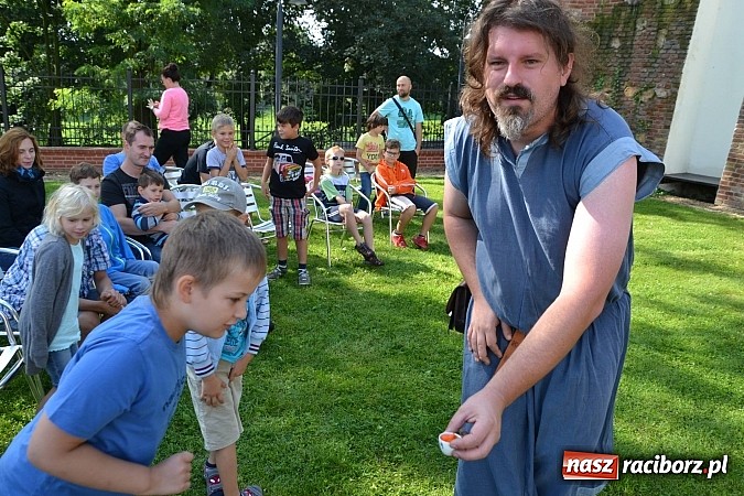 Zdjęcie w galerii na portalu naszraciborz.pl: Zamkowe Zuchy na spotkaniu z alchemią wiadomości z regionu