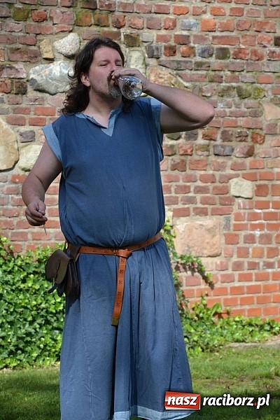 Zdjęcie w galerii na portalu naszraciborz.pl: Zamkowe Zuchy na spotkaniu z alchemią wiadomości z regionu