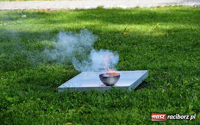 Zdjęcie w galerii na portalu naszraciborz.pl: Zamkowe Zuchy na spotkaniu z alchemią wiadomości z regionu