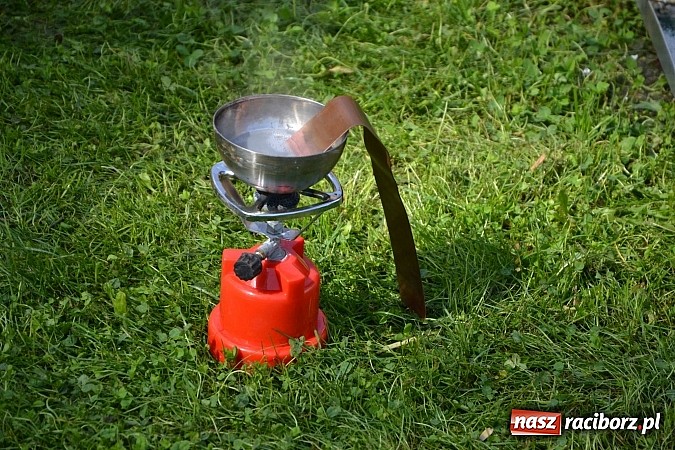 Zdjęcie w galerii na portalu naszraciborz.pl: Zamkowe Zuchy na spotkaniu z alchemią wiadomości z regionu