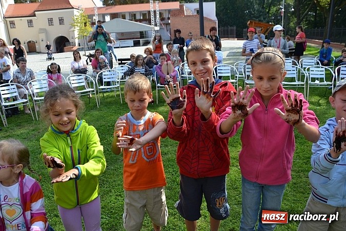 Zdjęcie w galerii na portalu naszraciborz.pl: Zamkowe Zuchy na spotkaniu z alchemią wiadomości z regionu