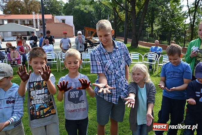 Zdjęcie w galerii na portalu naszraciborz.pl: Zamkowe Zuchy na spotkaniu z alchemią wiadomości z regionu