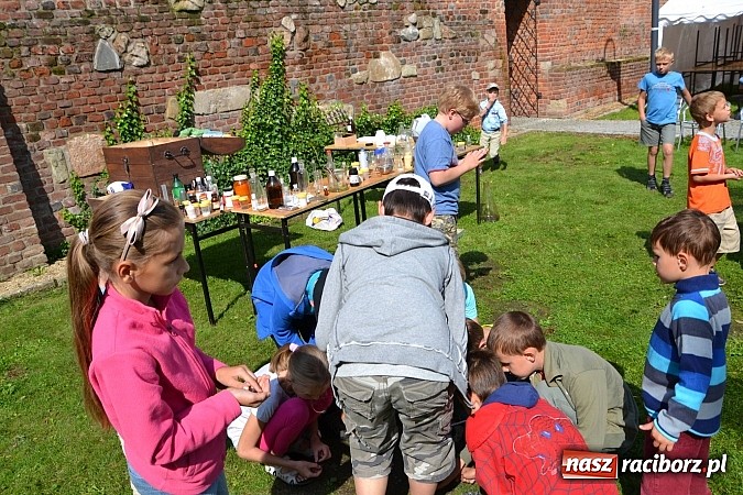 Zdjęcie w galerii na portalu naszraciborz.pl: Zamkowe Zuchy na spotkaniu z alchemią wiadomości z regionu