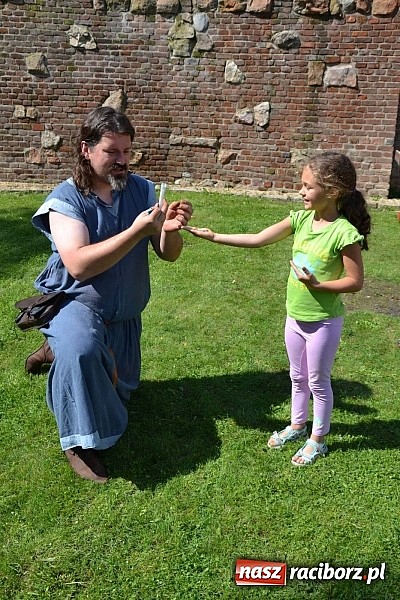 Zdjęcie w galerii na portalu naszraciborz.pl: Zamkowe Zuchy na spotkaniu z alchemią wiadomości z regionu