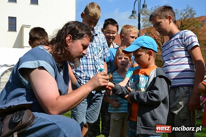 Zdjęcie w galerii na portalu naszraciborz.pl: Zamkowe Zuchy na spotkaniu z alchemią wiadomości z regionu
