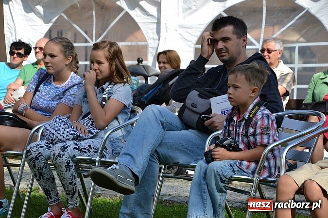 Zdjęcie w galerii na portalu naszraciborz.pl: Zamkowe Zuchy na spotkaniu z alchemią wiadomości z regionu