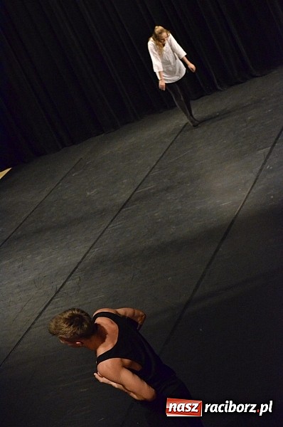 Zdjęcie w galerii na portalu naszraciborz.pl: Cienie samotności ostatni raz na deskach RCK wiadomości z regionu
