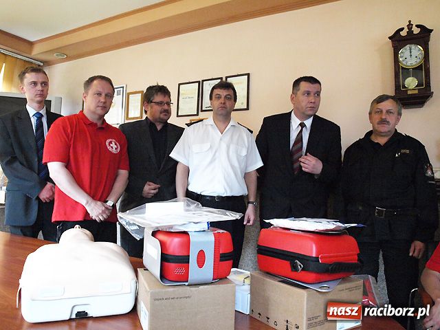 Zdjęcie w galerii na portalu naszraciborz.pl: Radni dopięli swego, są defibrylatory wiadomości z regionu