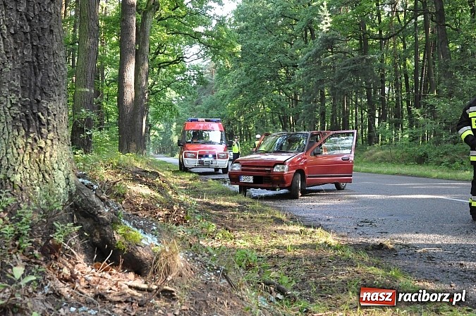 Zdjęcie w galerii na portalu naszraciborz.pl: Tico uderzyło w drzewo na trasie Nędza-Kuźnia Raciborska wiadomości z regionu