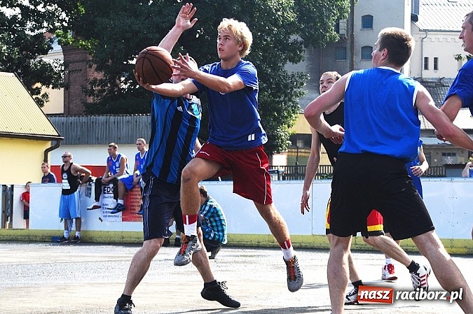 Zdjęcie w galerii na portalu naszraciborz.pl: Koszykarze walczyli o puchar dyrektora TVP Katowice wiadomości z regionu