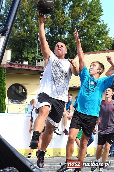 Zdjęcie w galerii na portalu naszraciborz.pl: Koszykarze walczyli o puchar dyrektora TVP Katowice wiadomości z regionu