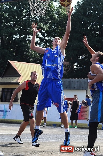 Zdjęcie w galerii na portalu naszraciborz.pl: Koszykarze walczyli o puchar dyrektora TVP Katowice wiadomości z regionu