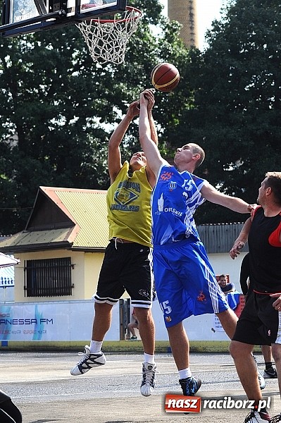 Zdjęcie w galerii na portalu naszraciborz.pl: Koszykarze walczyli o puchar dyrektora TVP Katowice wiadomości z regionu