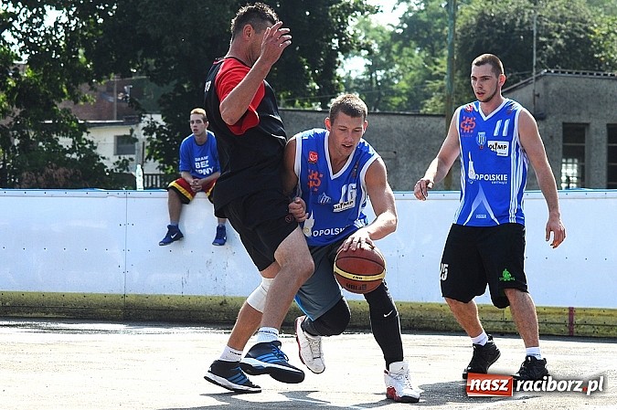Zdjęcie w galerii na portalu naszraciborz.pl: Koszykarze walczyli o puchar dyrektora TVP Katowice wiadomości z regionu
