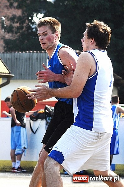 Zdjęcie w galerii na portalu naszraciborz.pl: Koszykarze walczyli o puchar dyrektora TVP Katowice wiadomości z regionu