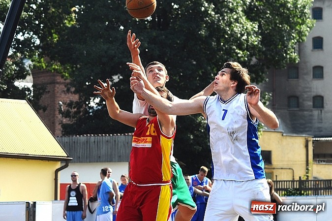 Zdjęcie w galerii na portalu naszraciborz.pl: Koszykarze walczyli o puchar dyrektora TVP Katowice wiadomości z regionu