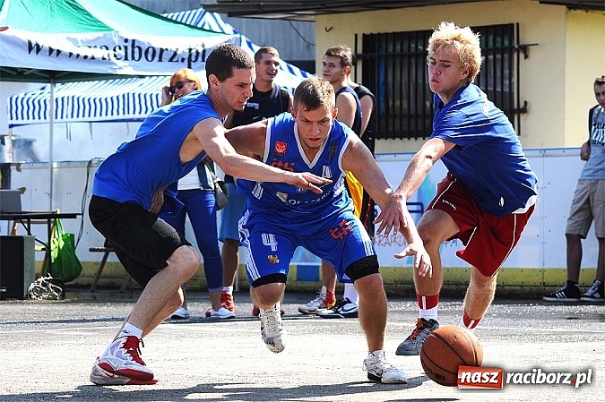 Zdjęcie w galerii na portalu naszraciborz.pl: Koszykarze walczyli o puchar dyrektora TVP Katowice wiadomości z regionu