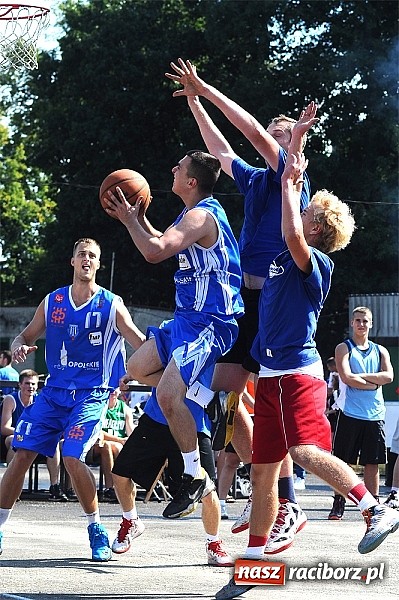 Zdjęcie w galerii na portalu naszraciborz.pl: Koszykarze walczyli o puchar dyrektora TVP Katowice wiadomości z regionu