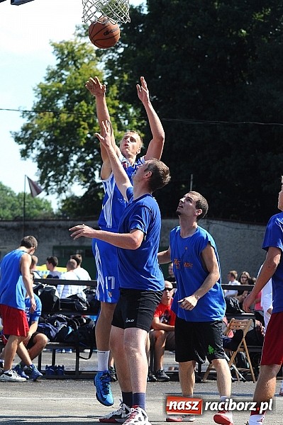 Zdjęcie w galerii na portalu naszraciborz.pl: Koszykarze walczyli o puchar dyrektora TVP Katowice wiadomości z regionu