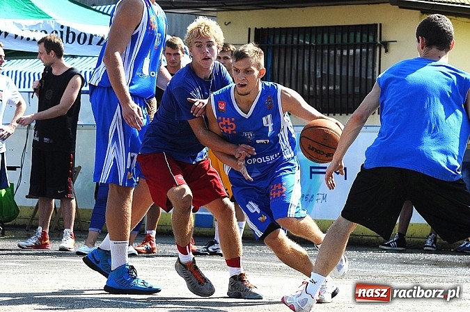 Zdjęcie w galerii na portalu naszraciborz.pl: Koszykarze walczyli o puchar dyrektora TVP Katowice wiadomości z regionu