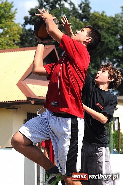 Zdjęcie w galerii na portalu naszraciborz.pl: Koszykarze walczyli o puchar dyrektora TVP Katowice wiadomości z regionu