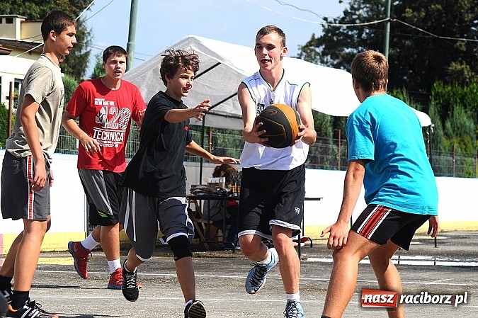 Zdjęcie w galerii na portalu naszraciborz.pl: Koszykarze walczyli o puchar dyrektora TVP Katowice wiadomości z regionu