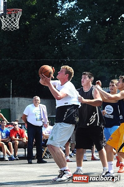 Zdjęcie w galerii na portalu naszraciborz.pl: Koszykarze walczyli o puchar dyrektora TVP Katowice wiadomości z regionu