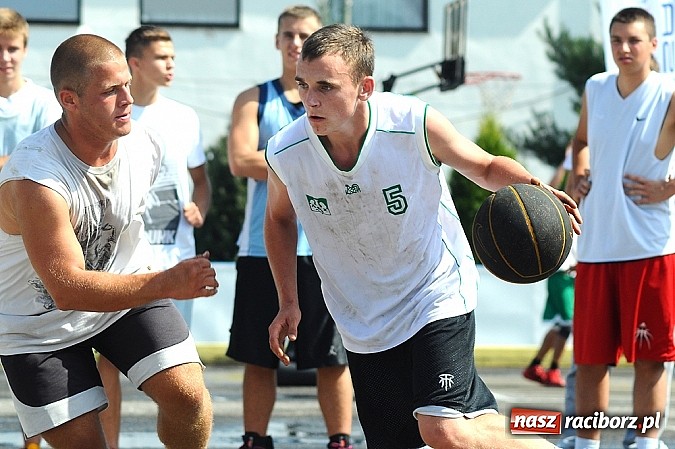 Zdjęcie w galerii na portalu naszraciborz.pl: Koszykarze walczyli o puchar dyrektora TVP Katowice wiadomości z regionu