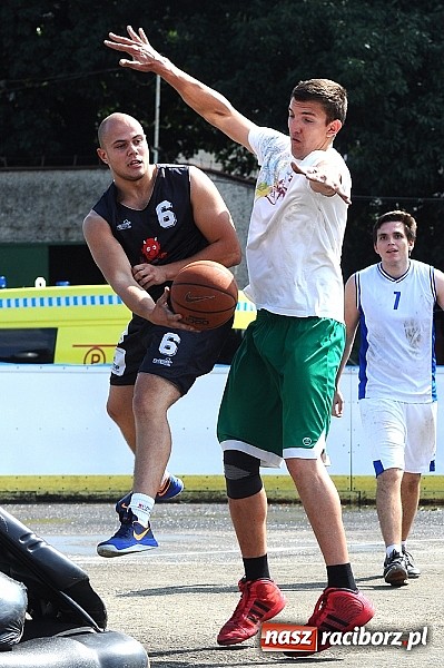Zdjęcie w galerii na portalu naszraciborz.pl: Koszykarze walczyli o puchar dyrektora TVP Katowice wiadomości z regionu