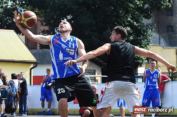 Zdjęcie w galerii na portalu naszraciborz.pl: Koszykarze walczyli o puchar dyrektora TVP Katowice wiadomości z regionu