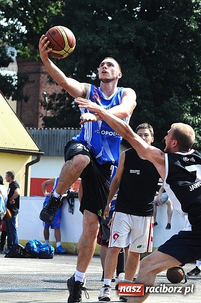 Zdjęcie w galerii na portalu naszraciborz.pl: Koszykarze walczyli o puchar dyrektora TVP Katowice wiadomości z regionu