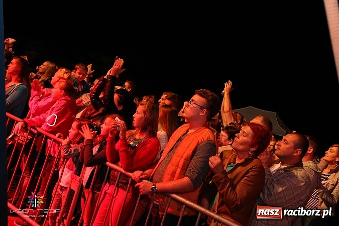 Zdjęcie w galerii na portalu naszraciborz.pl: Kukiz i Piersi gwiazdami 1. dnia Memoriału wiadomości z regionu