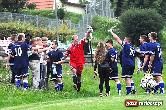Zdjęcie w galerii na portalu naszraciborz.pl: Zła passa Ocic. Buków wyrwał punkty w końcówce wiadomości z regionu