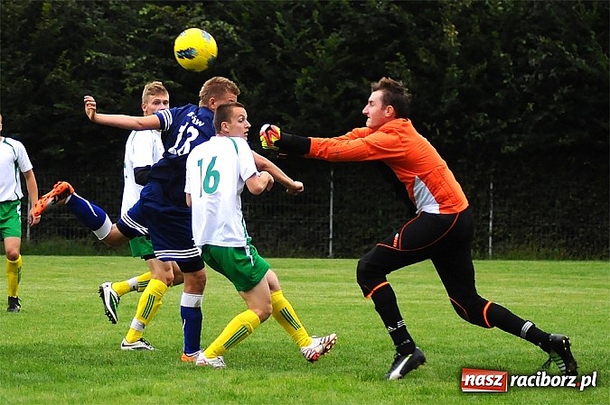 Zdjęcie w galerii na portalu naszraciborz.pl: Zła passa Ocic. Buków wyrwał punkty w końcówce wiadomości z regionu
