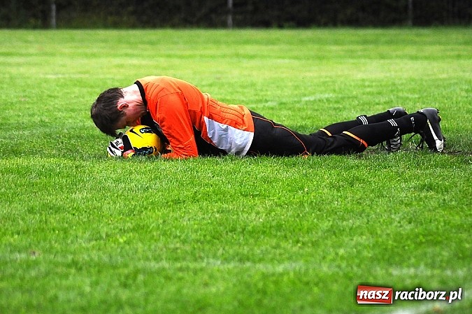 Zdjęcie w galerii na portalu naszraciborz.pl: Zła passa Ocic. Buków wyrwał punkty w końcówce wiadomości z regionu