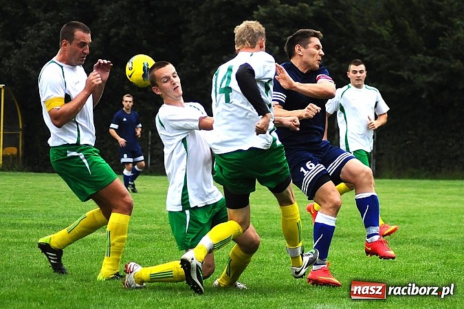 Zdjęcie w galerii na portalu naszraciborz.pl: Zła passa Ocic. Buków wyrwał punkty w końcówce wiadomości z regionu