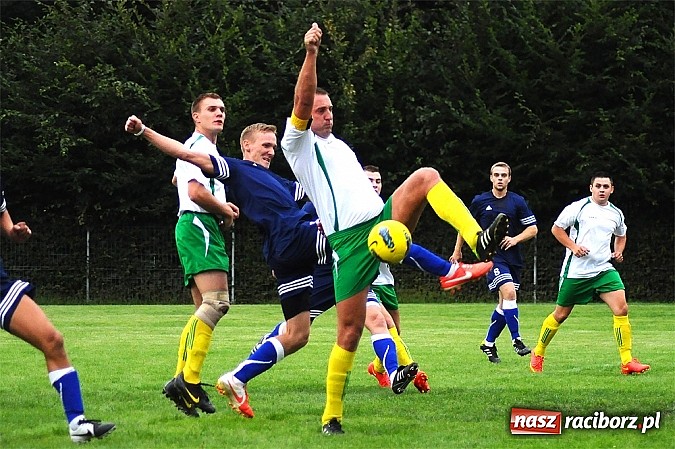 Zdjęcie w galerii na portalu naszraciborz.pl: Zła passa Ocic. Buków wyrwał punkty w końcówce wiadomości z regionu