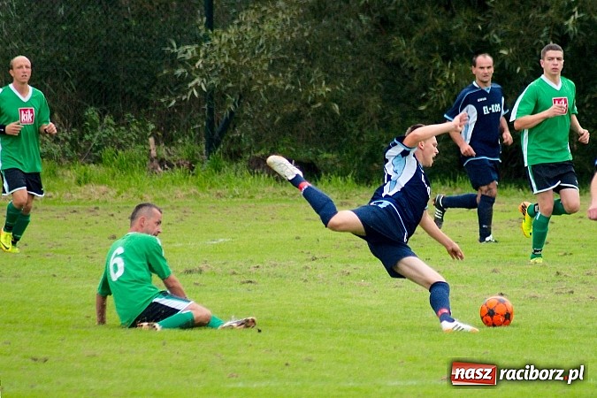 Zdjęcie w galerii na portalu naszraciborz.pl: Nerwowa kanonada w Rudniku. Derby gminy dla Zrywu wiadomości z regionu