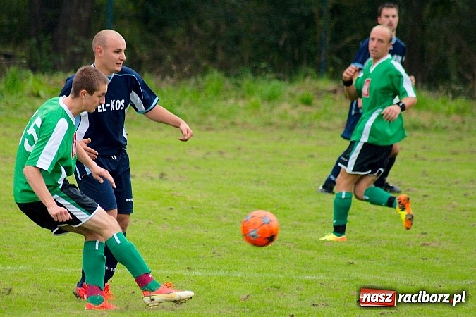 Zdjęcie w galerii na portalu naszraciborz.pl: Nerwowa kanonada w Rudniku. Derby gminy dla Zrywu wiadomości z regionu